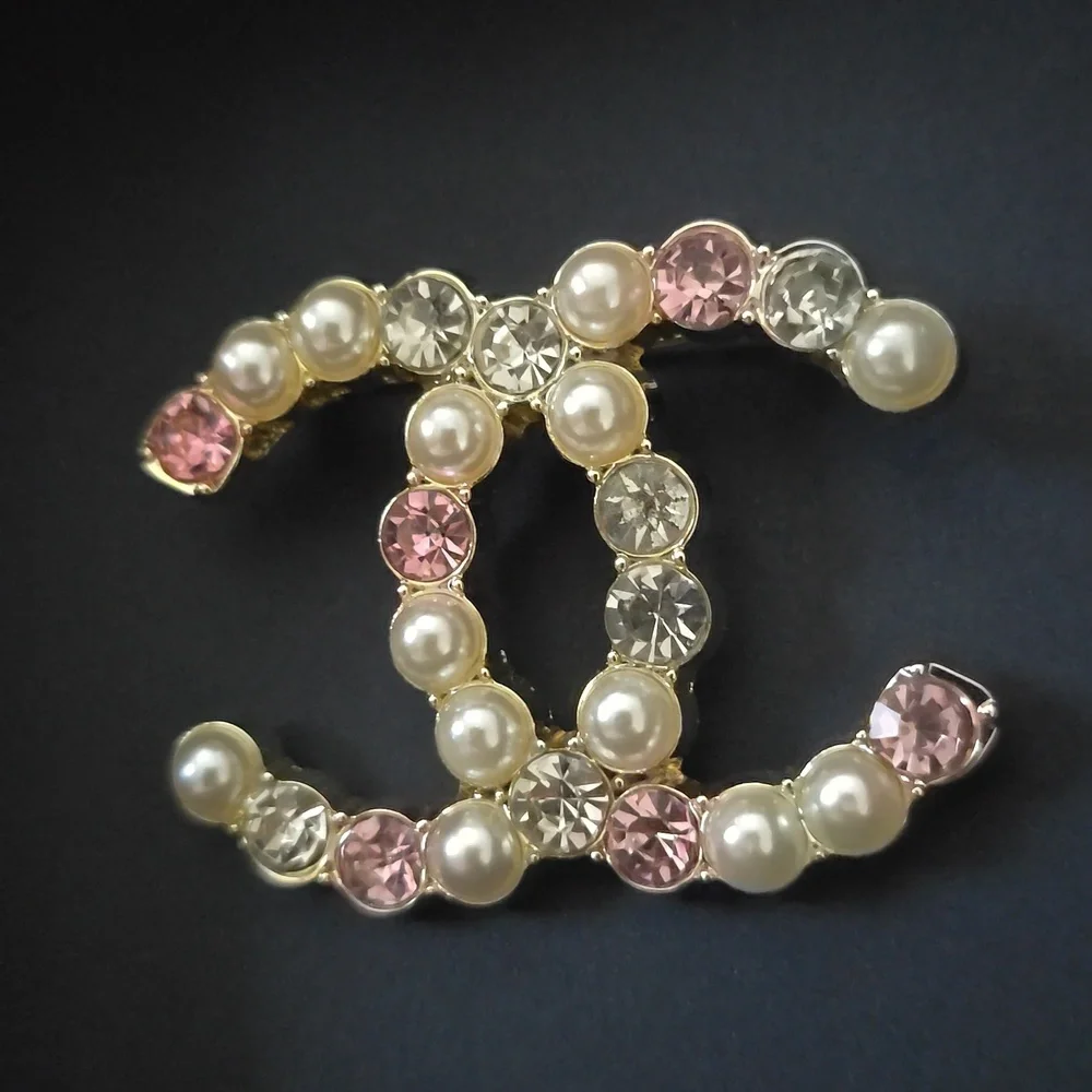 Like New! Authentic CHANEL CC Pearl Crystal Embellished Brooch PINK - Picture 12 of 16